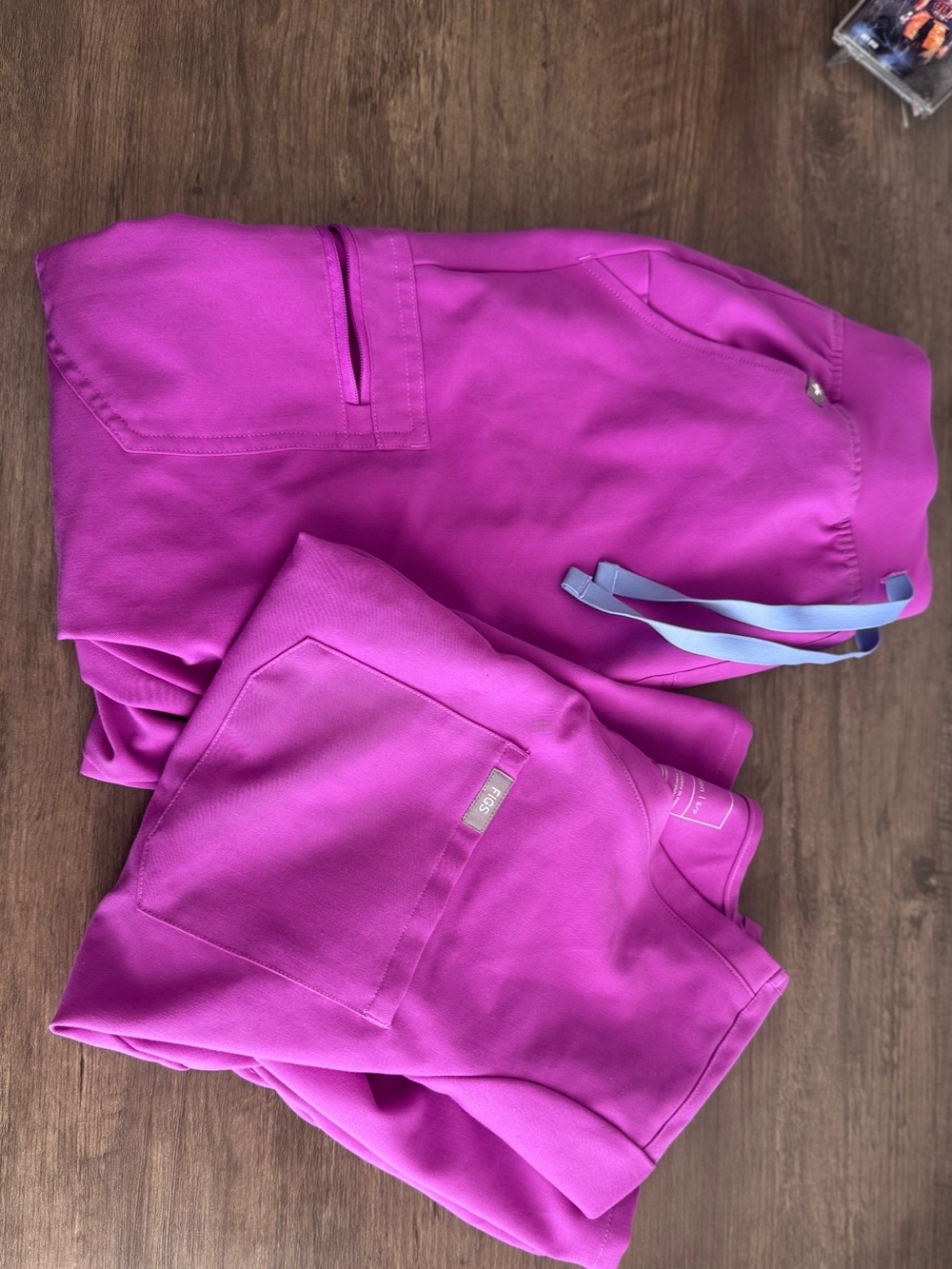 Bright Fuchsia Scrub Set with Contrast Drawstring